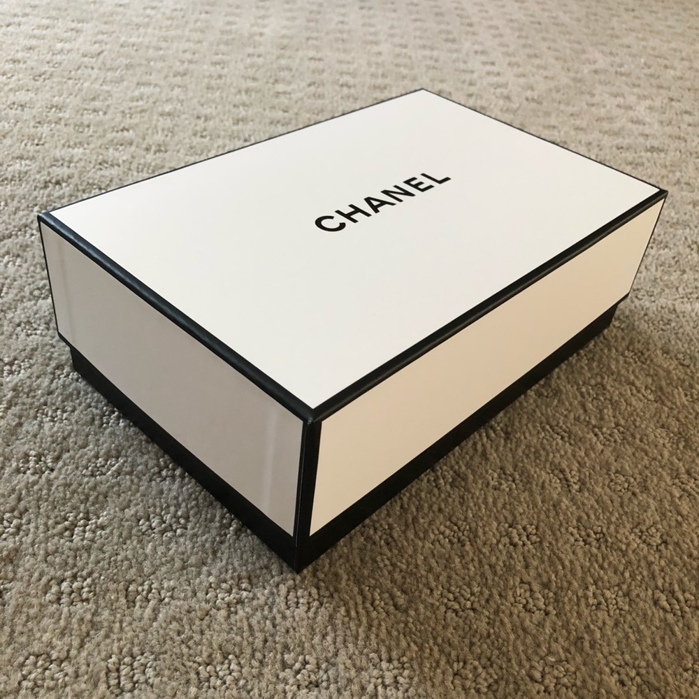 💯 🎁 Authentic CHANEL Gift Box Set - Picture 4 of 6